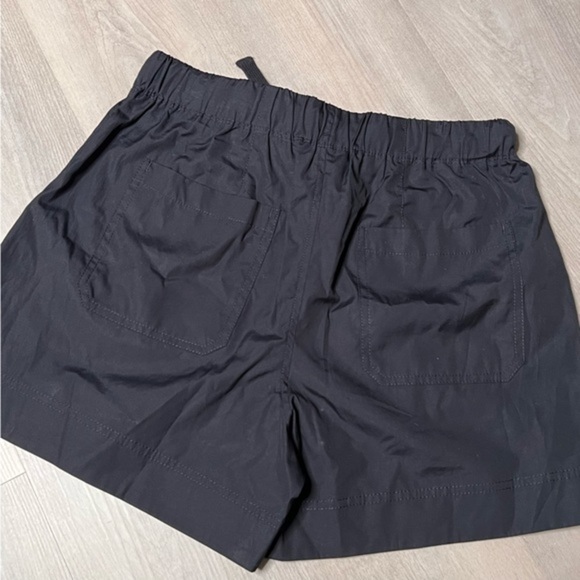 Vince Pleat Front Shorts, black, size M NWT - Picture 5 of 5